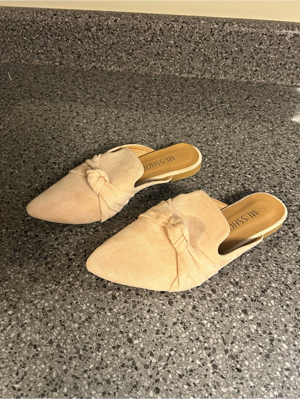 Musshoe Cream Knot-Accent Pointed Mule